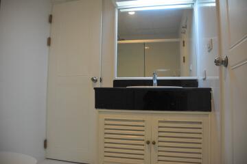 1-bedroom condo in Asoke close to BTS, MRT & Airport Link