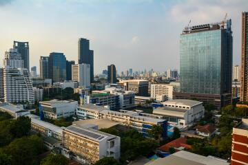 1-bedroom condo in Asoke close to BTS, MRT & Airport Link