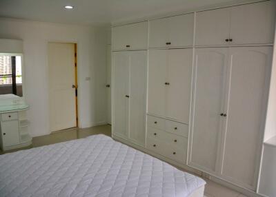 1-bedroom condo in Asoke close to BTS, MRT & Airport Link