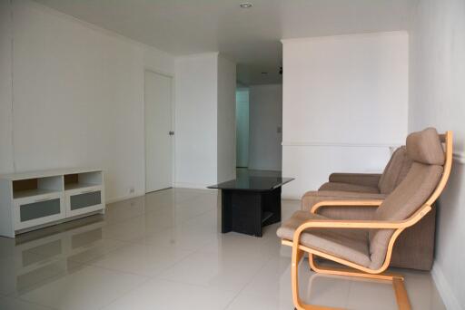 1-bedroom condo in Asoke close to BTS, MRT & Airport Link