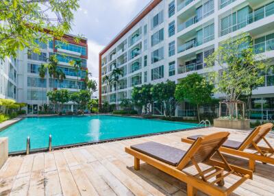 Modern 2 Bedroom Condo Close To The Beach