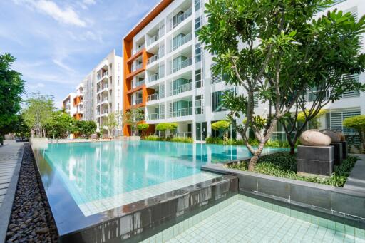 Modern 2 Bedroom Condo Close To The Beach