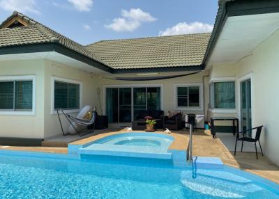 3 Bedroom Pool Villa Near To The Royal Lake In Khao Tao