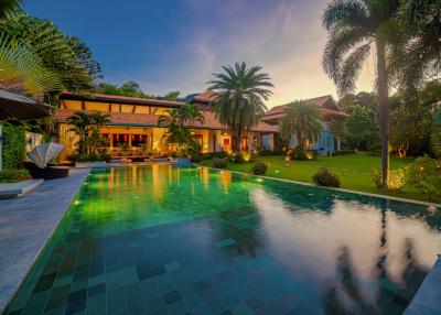 Beautiful Designed 5 Bedroom Bali Residence Close To Town and Beaches