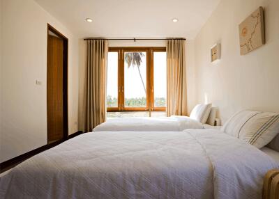 3 Bed, Modern Design Villa by the Sea