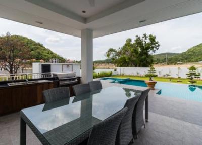 RM WATERSIDE: Luxury 5 Bed Pool Villa with Amazing Views