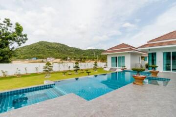 RM WATERSIDE: Luxury 5 Bed Pool Villa with Amazing Views