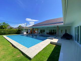 Very Well Presented 4 Bed Pool Villa