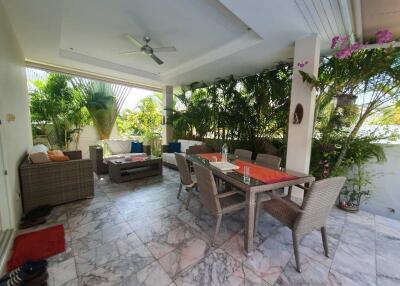 Red Mountain Boutique : 3 Bed, 2 Bath Luxury Pool Villa