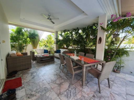 Red Mountain Boutique : 3 Bed, 2 Bath Luxury Pool Villa