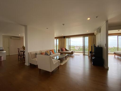 Boathouse : 4 Bedroom, Spacious Luxury Condo with Sea Views