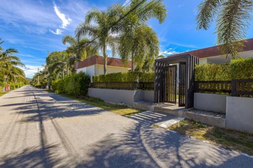 Modern 3 Bedroom Luxury Pool Villa