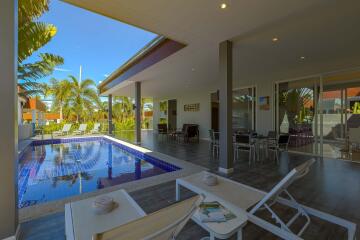 Modern 3 Bedroom Luxury Pool Villa