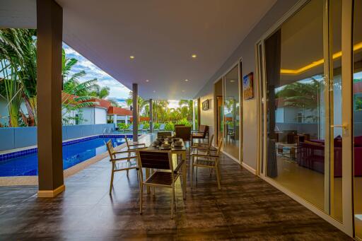 Modern 3 Bedroom Luxury Pool Villa