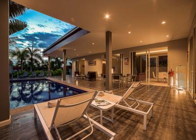 Modern 3 Bedroom Luxury Pool Villa