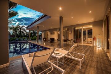 Modern 3 Bedroom Luxury Pool Villa