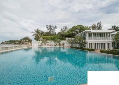 Modern Beachfront 3 Bed Villa