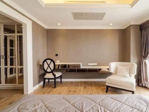 Spacious condo 1 bedroom for sale in Silom