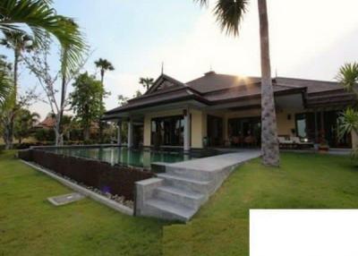 Luxury Bali Style Pool Villa with Amazing Gardens