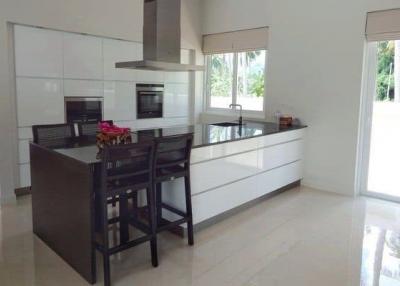 Luxury 4 Bedroom Villa in Sam Roi Yod