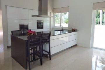 Luxury 4 Bedroom Villa in Sam Roi Yod