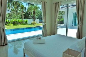 Luxury 4 Bedroom Villa in Sam Roi Yod