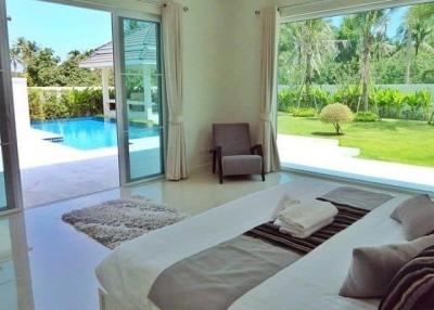 Luxury 4 Bedroom Villa in Sam Roi Yod