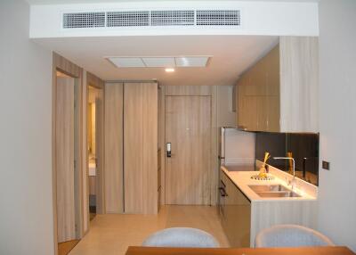 2-bedroom modern condo in the Asoke-Phromphong area