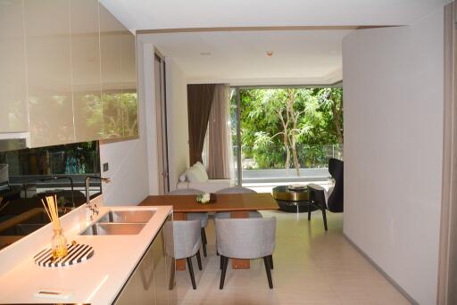 2-bedroom modern condo in the Asoke-Phromphong area