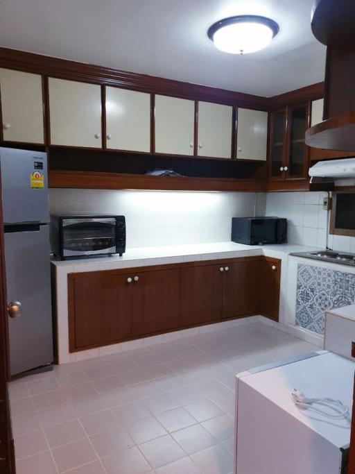 3 bedrooms condo for sale in Phrompong