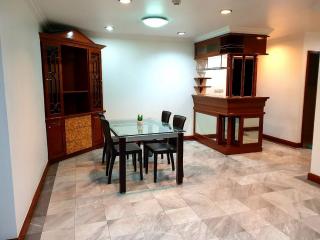 3 bedrooms condo for sale in Phrompong