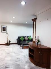 3 bedrooms condo for sale in Phrompong