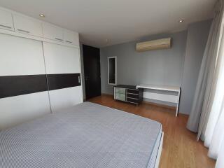 Highrise 2 bedroom condo for sale close BTS Thonglor