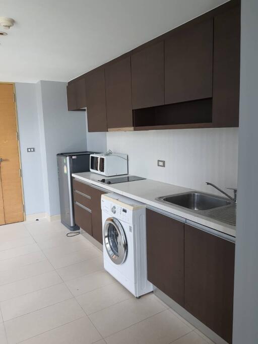 Highrise 2 bedroom condo for sale close BTS Thonglor