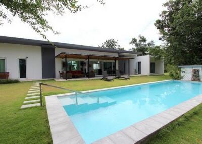 Well-built Modern 4 Bed Pool Villa
