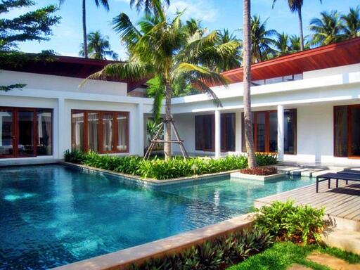 Executive 3 Bed Luxury Pool Villa by the Sea