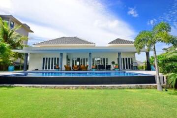 BLACK MOUNTAIN : Luxury 3 Bed Pool Villa