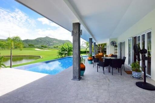 BLACK MOUNTAIN : Luxury 3 Bed Pool Villa