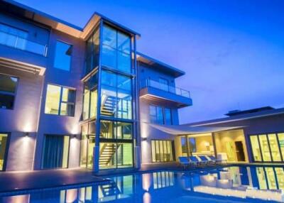 Modern, Luxurious, Exclusive 4 Storey Villa at Black Mountain