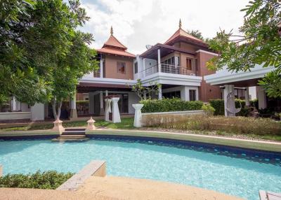 Luxury 3 Storey 3 Bed Villa – Beachfront Development