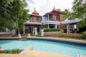 Luxury 3 Storey 3 Bed Villa – Beachfront Development