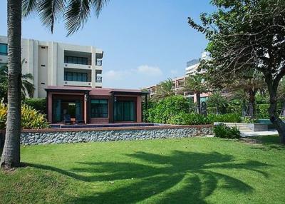 Absolute Beachfront Villa in Center of Hua Hin town