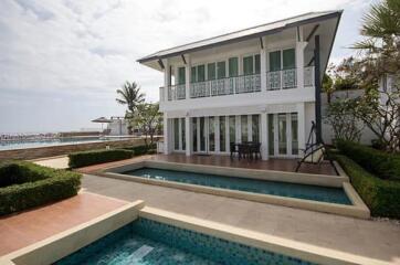 2 Storey, Luxury Beachfront Villa