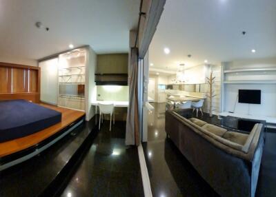 2-bedroom high-floor condo in Asoke area