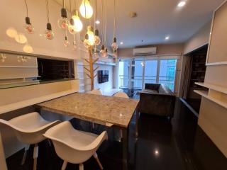 2-bedroom high-floor condo in Asoke area