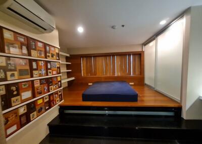 2-bedroom high-floor condo in Asoke area