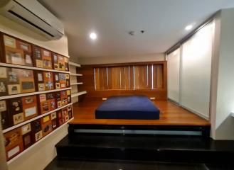 2-bedroom high-floor condo in Asoke area