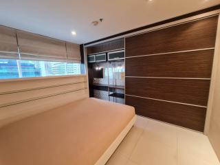 2-bedroom high-floor condo in Asoke area