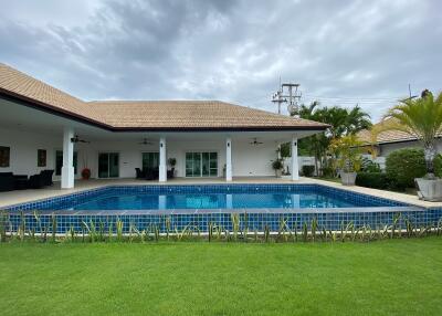 Luxury 4 Bedroom Pool Villa