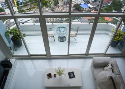4-bedroom river view penthouse with large rooftop terrace